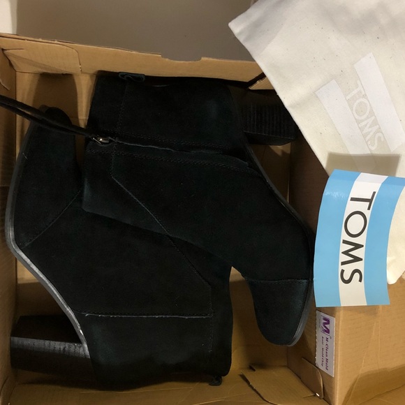 TOMS BLACK TASSELS SIDE ZIPPER HEEL BOOTS (s02) - Picture 5 of 5